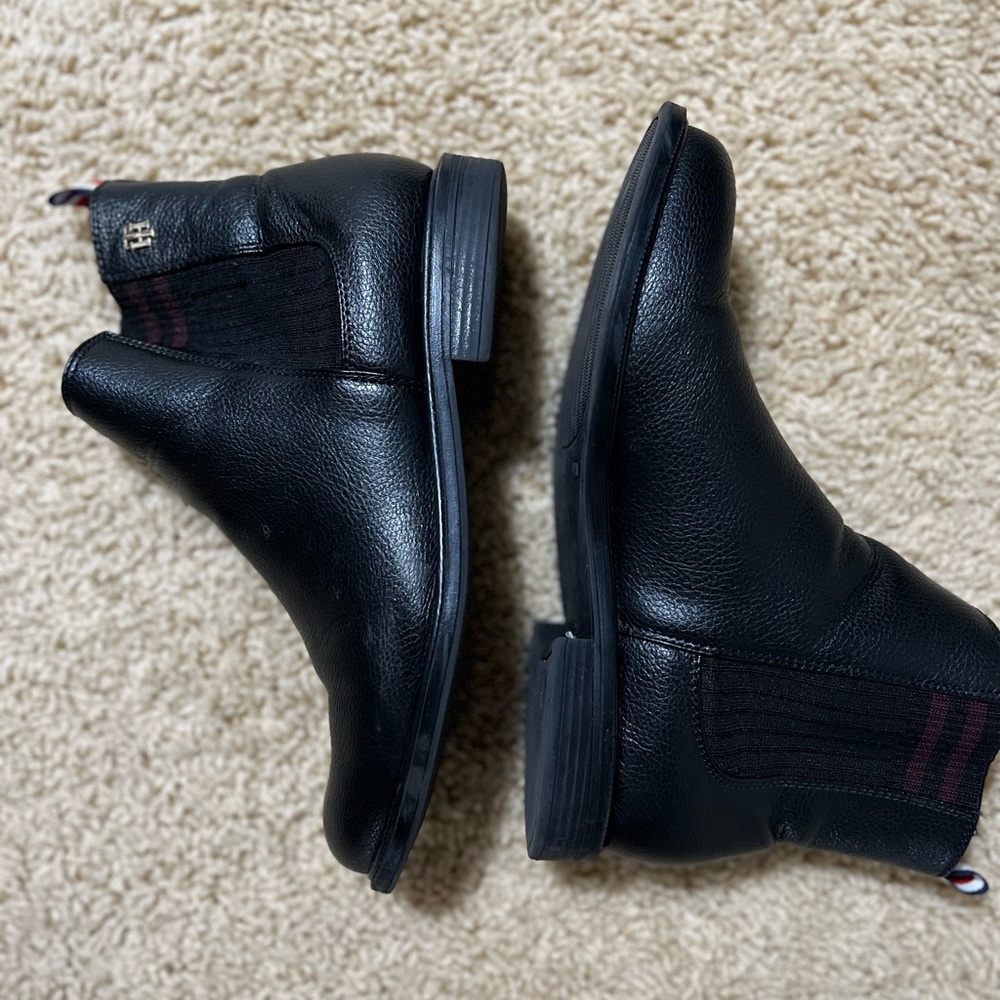 Tommy Hilfiger black boot